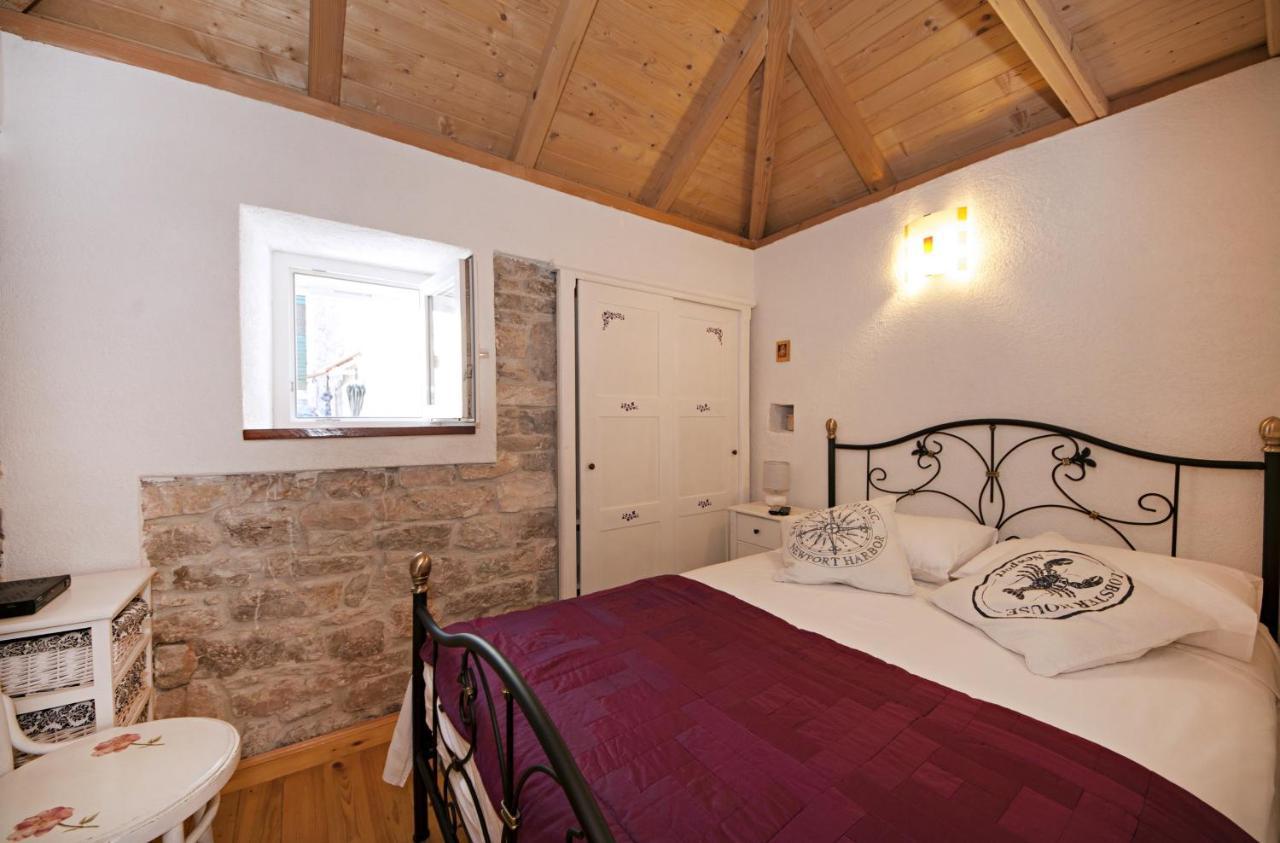 Seaside Holiday House Maslinica, Solta - 13965 Grohote Bagian luar foto
